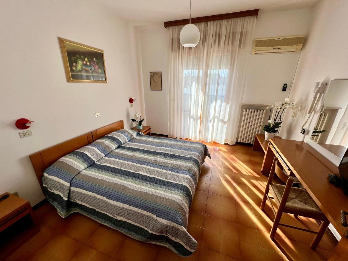 Hotel Ca' Bianca Da Paolino Misano Adriatico Ngoại thất bức ảnh