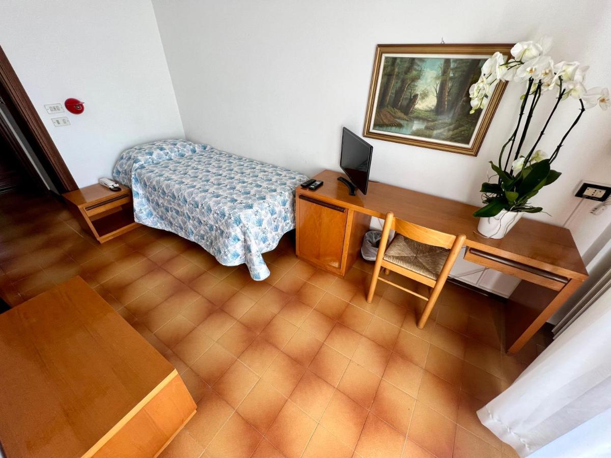 Hotel Ca' Bianca Da Paolino Misano Adriatico Ngoại thất bức ảnh