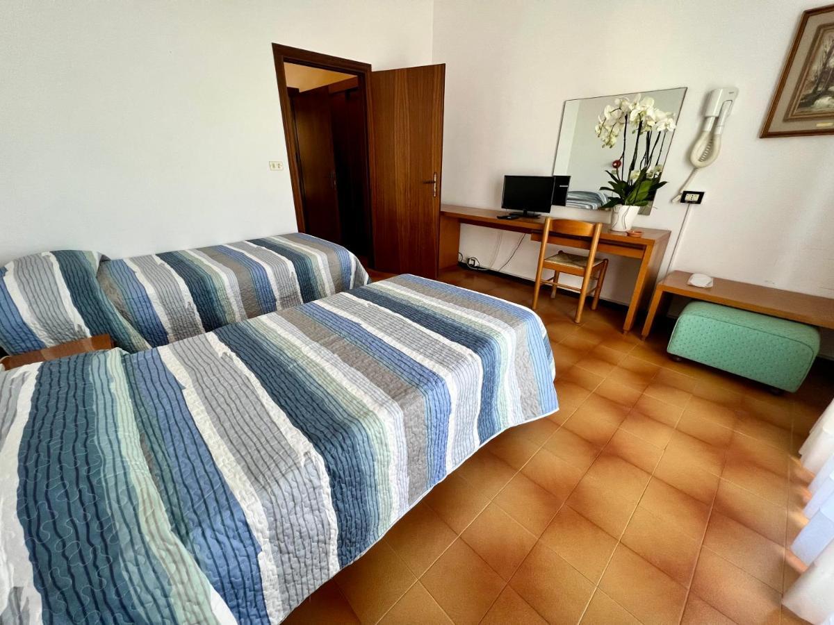 Hotel Ca' Bianca Da Paolino Misano Adriatico Ngoại thất bức ảnh